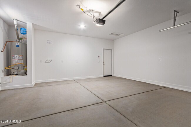 Building Photo - 15371 W Smoketree Dr