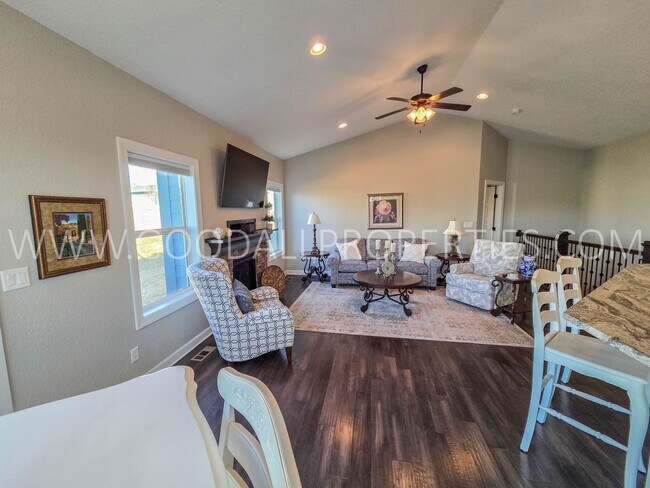 Building Photo - 3 Bed 3 Car Home in Adel with a 3-Car Garage