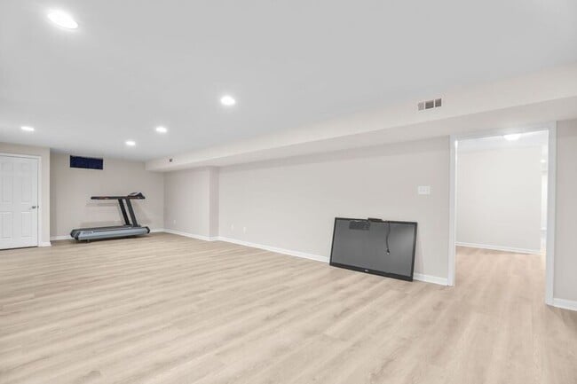 Building Photo - 6000 Blackstone Blvd