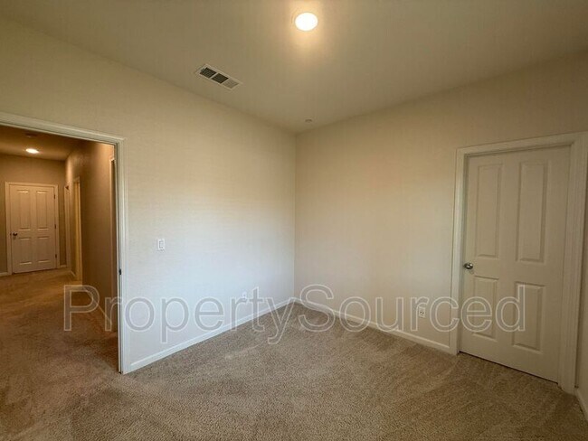 Building Photo - 437 Pendragon St