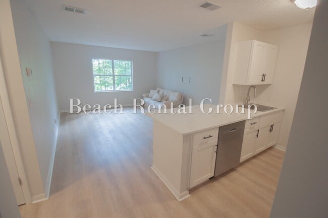 Building Photo - 6840 Blue Heron Blvd