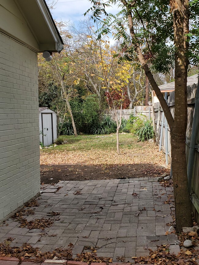 Private Backyard - 10027 Kilarney Dr