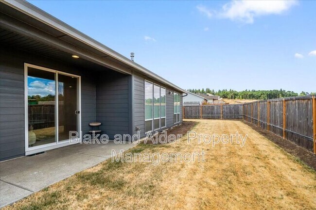Building Photo - 496 NW Cascade Mountain Dr