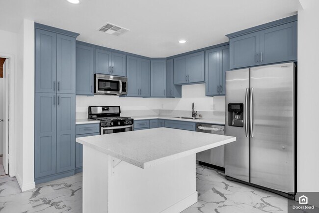 Building Photo - 6029 Del Amo Blvd