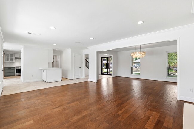 Building Photo - 4810 Bayou Vista Dr