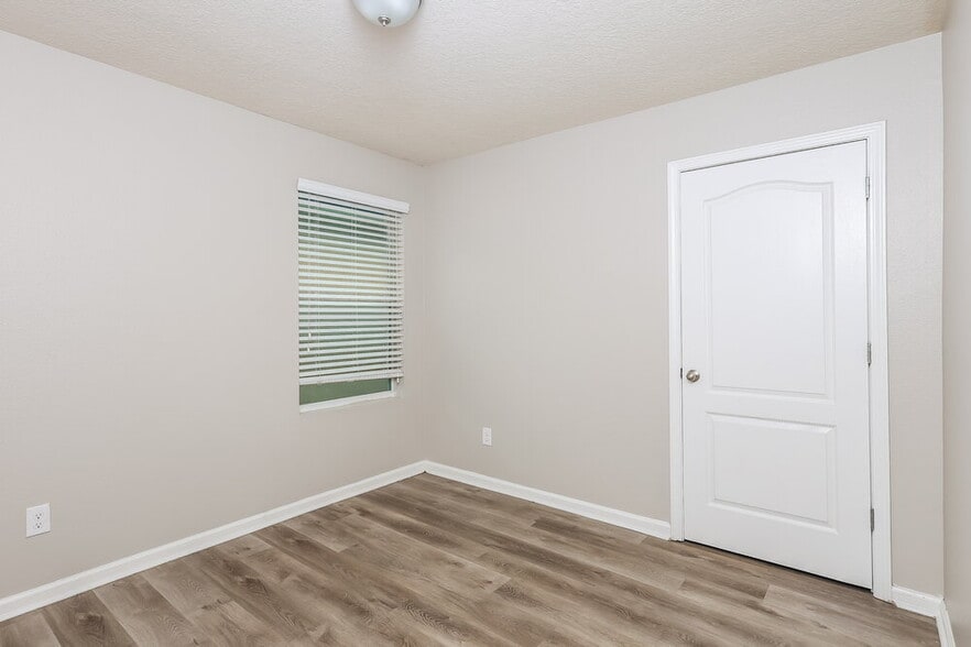 Building Photo - 3830 Julia Marie Drive