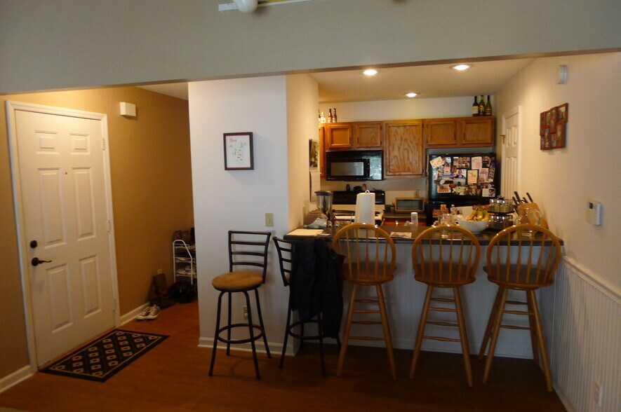 Building Photo - 204 Misty Cove