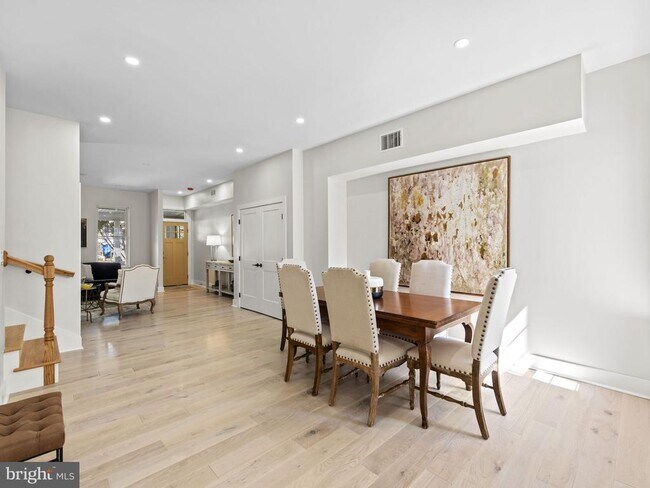 Building Photo - 532 Shepherd St NW