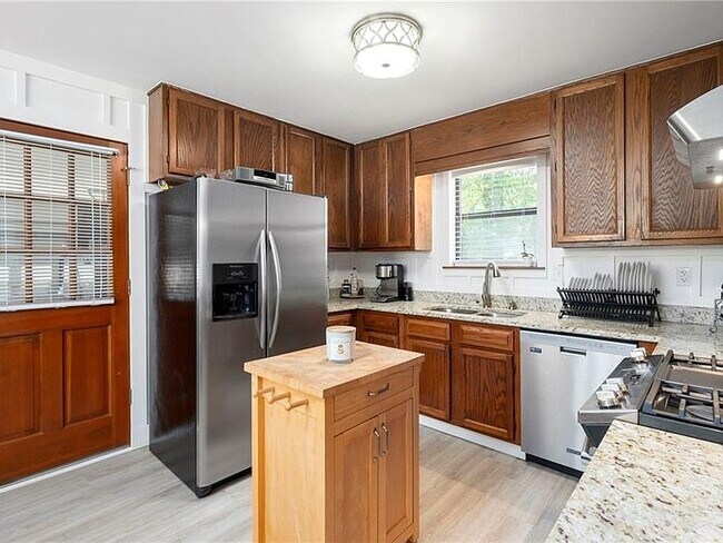 Building Photo - 14 Mill Ct