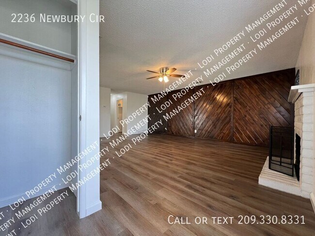 Building Photo - 2236 Newbury Cir