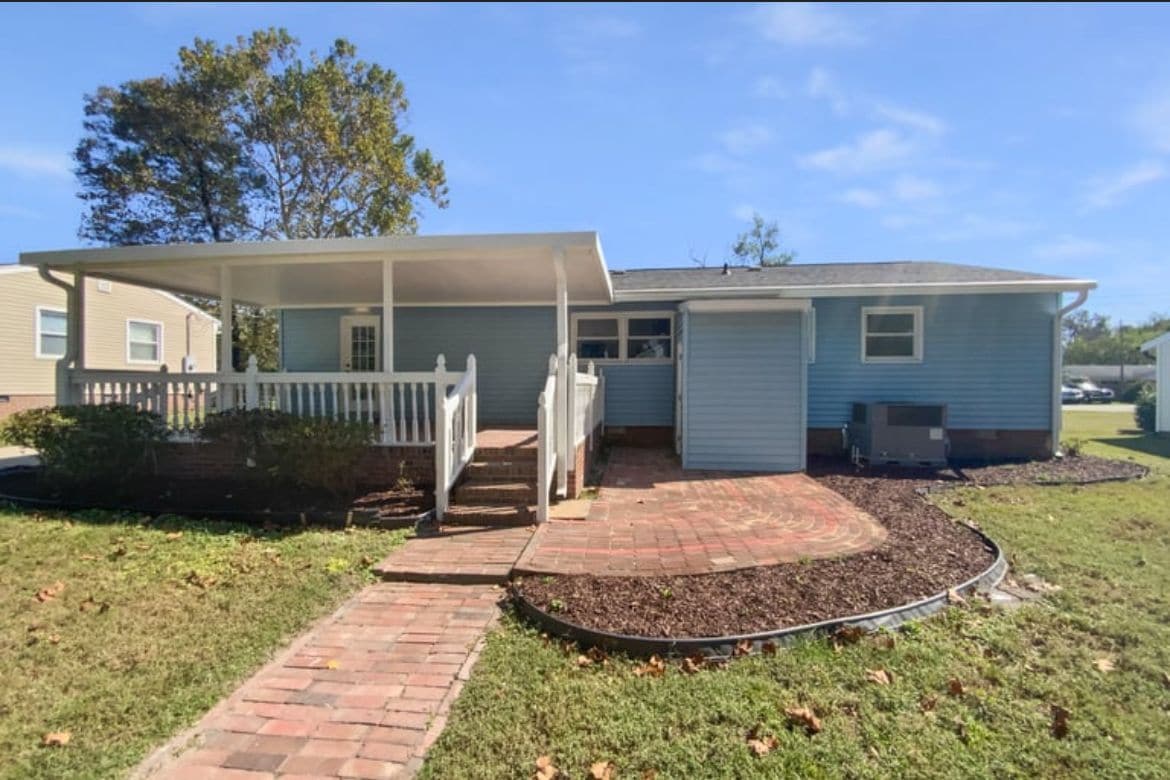 Building Photo - 213 Gatewood Dr