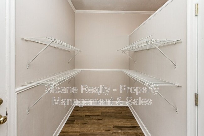 Building Photo - 1010 Yorktown Dr