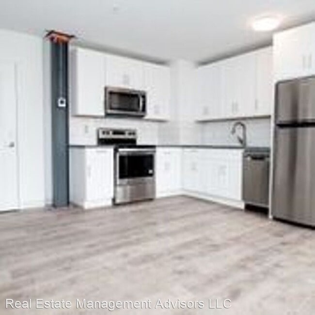 Building Photo - 5850 N 13th St