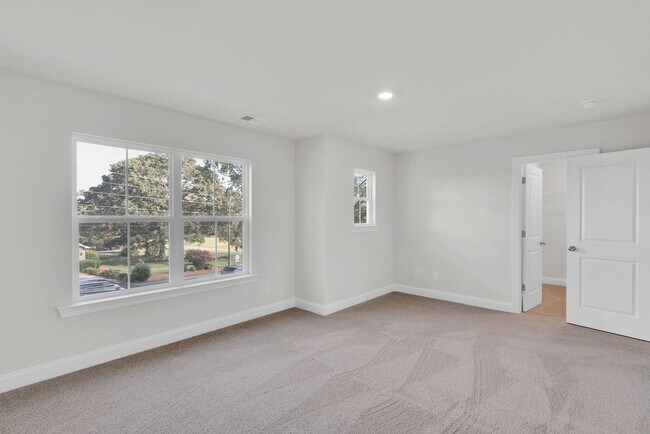 Building Photo - Beautiful 4BR 2.5BA Home w/ Full Appliance Kitchen • Garage Parking •