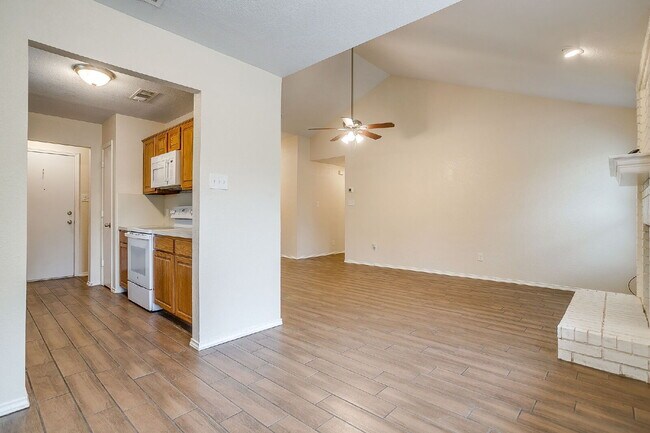 Building Photo - Charming, updating 3 bedroom home in east Fort Worth