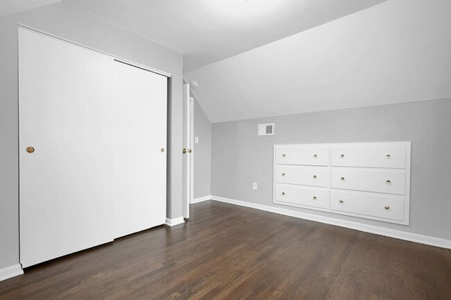 Building Photo - 2229 Middlehurst Dr