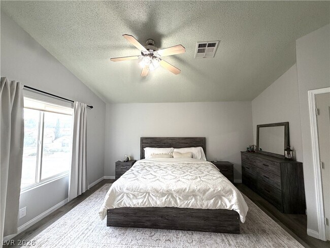 Building Photo - 2724 Monrovia Dr