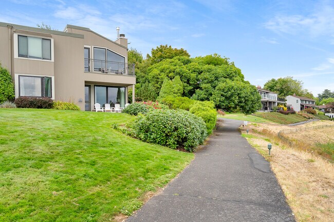 Building Photo - 549 N Tomahawk Island Dr