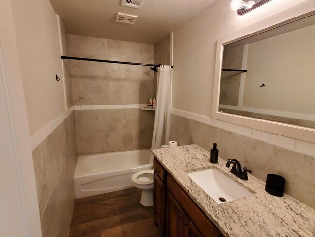 Building Photo - 37 W Thatcher St