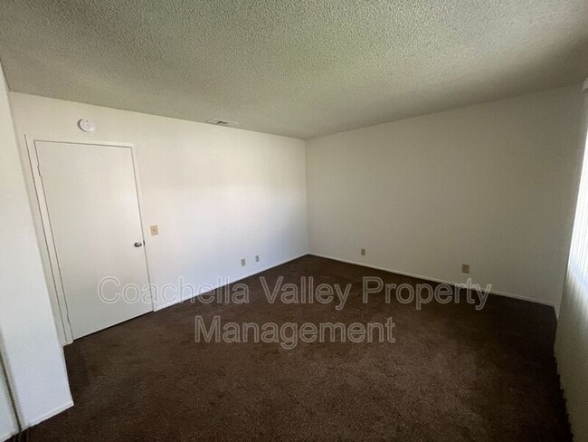 Building Photo - 567 N Hermosa Dr