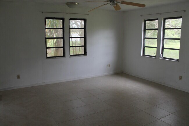 Building Photo - 7003 SW 39th St