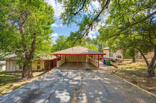 Building Photo - 2900 Northeast Dr