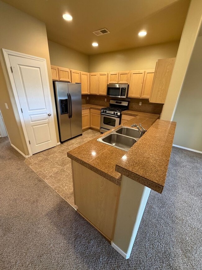 Building Photo - Modern Comfort Meets Easy Living in McKenzie Ridge Estates