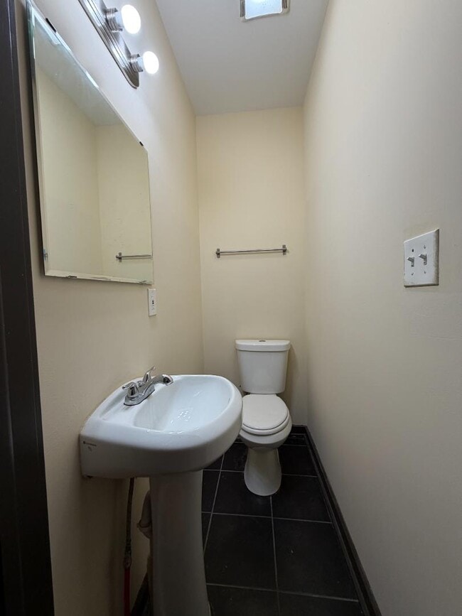 Building Photo - 1911 N Gratz St