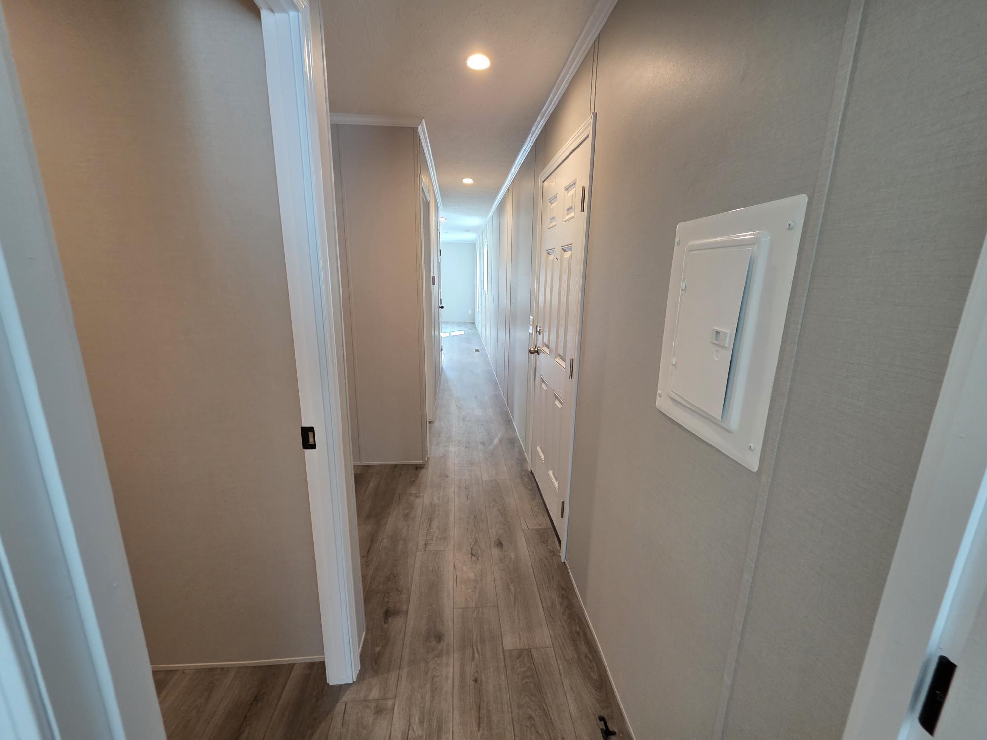 Building Photo - 16 Thomas Ln