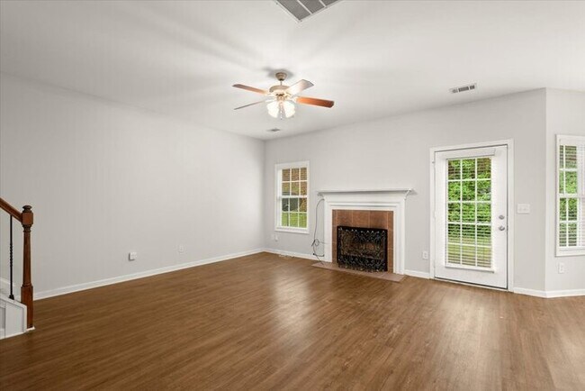 Building Photo - 5 Bedroom in Buford. Great School