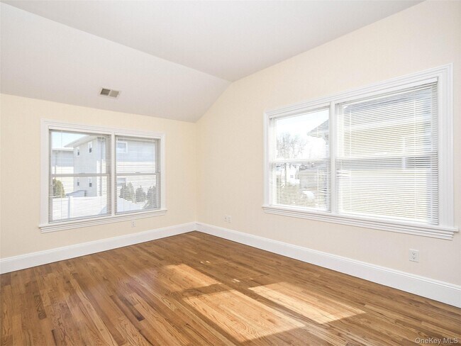 Building Photo - 24B Sintsink Dr W