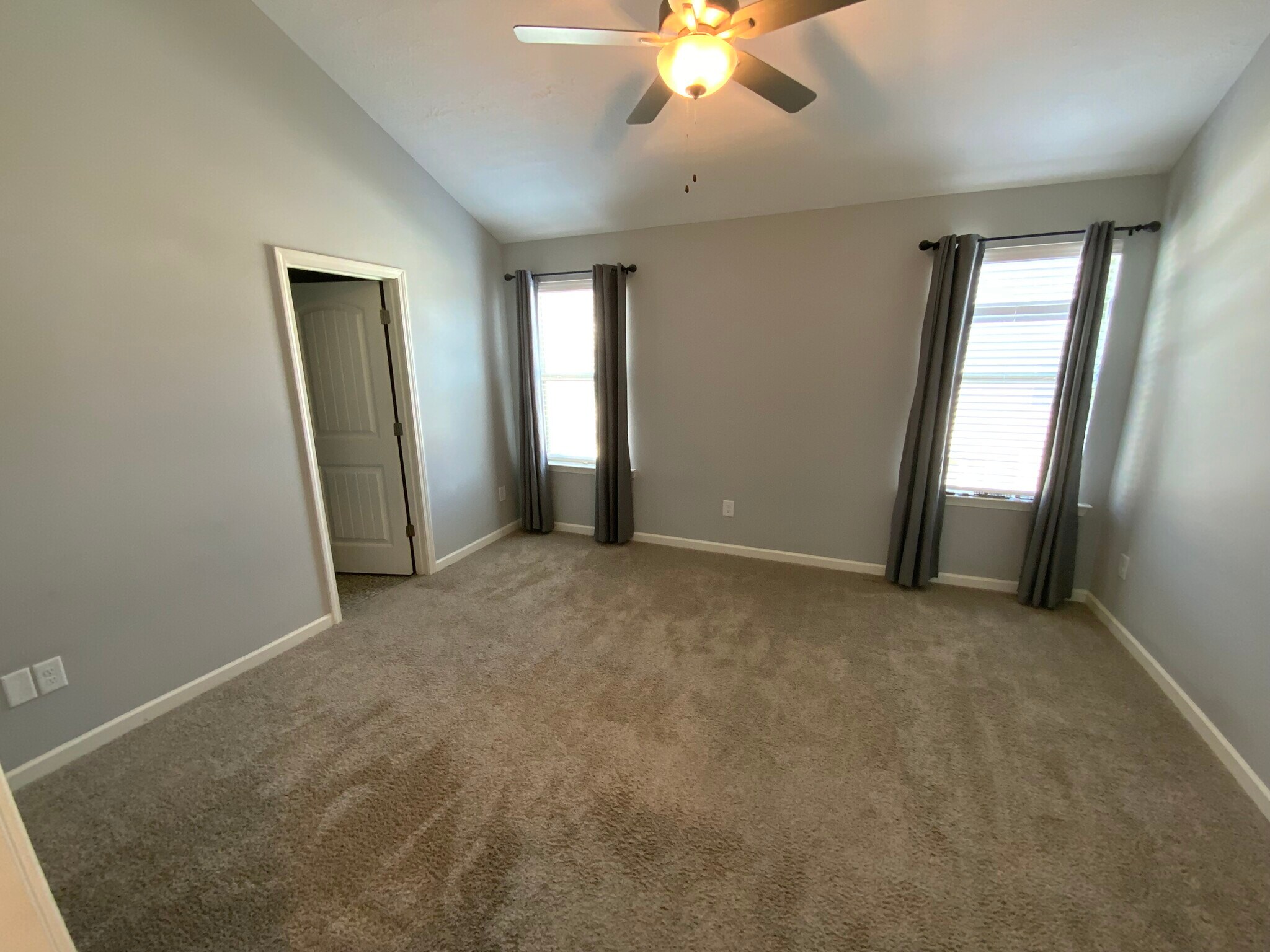 Back Bedroom - 3037 Utah St