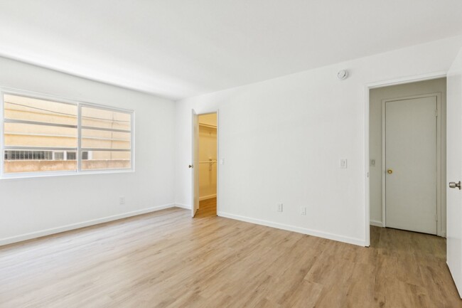 Building Photo - Newly Renovated 1BD Condo Available Soon! ...