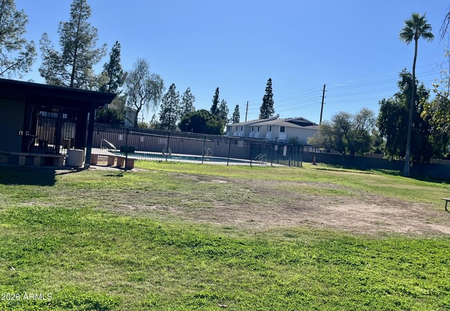 Building Photo - 1808 E Center Ln