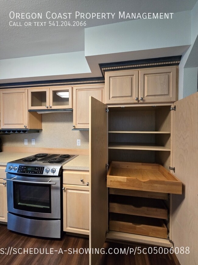 Building Photo - 600 Island Dr