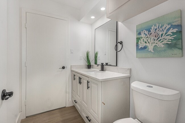 Building Photo - 4334 Lake Grove Dr