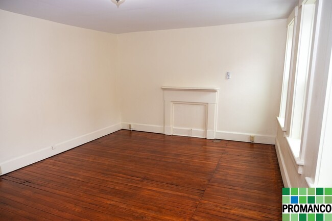 Building Photo - Putnam Realty - 114 1/2 Putnam Street
