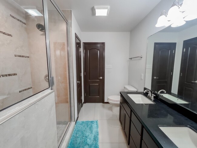 Building Photo - 6010 Leopoldo Dr