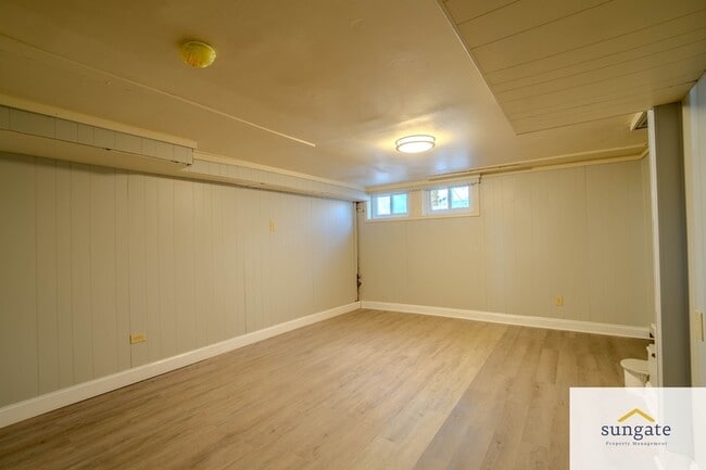 Building Photo - 751 Yale Ave