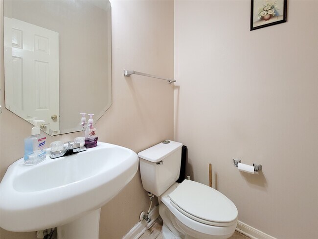 Building Photo - 8002 Weeping Willow Pl