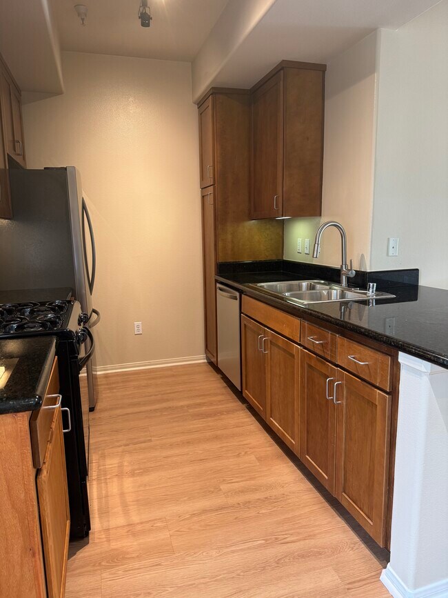 Building Photo - 4060 Glencoe Ave