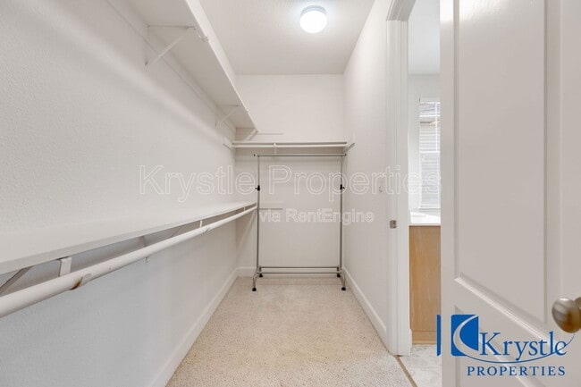 Building Photo - 6335 Newhaven Ln