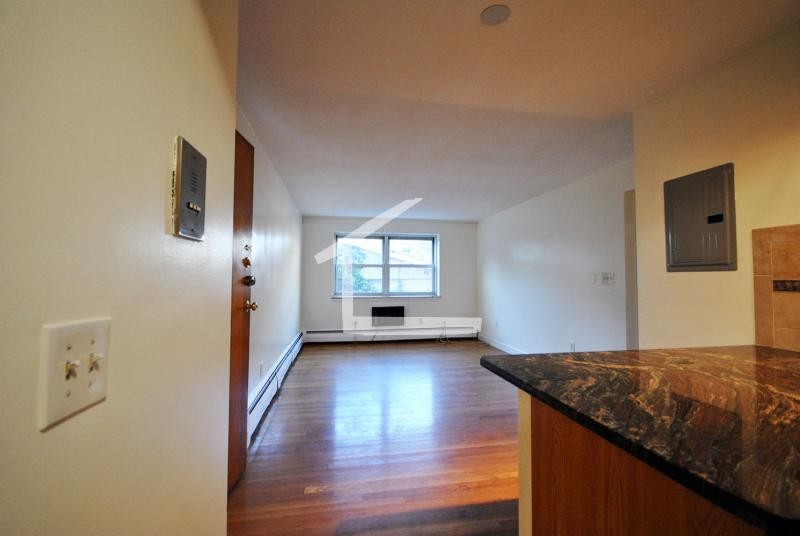 Building Photo - 10 Commonwealth Ct