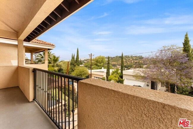 Building Photo - 1630 Bridgeport Dr