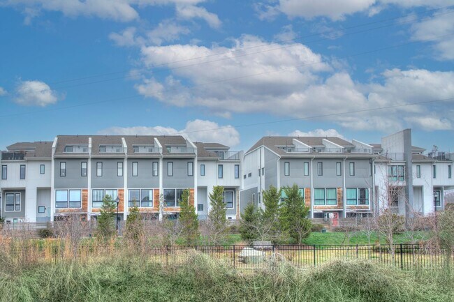 Building Photo - 2737 Shenandoah Ave