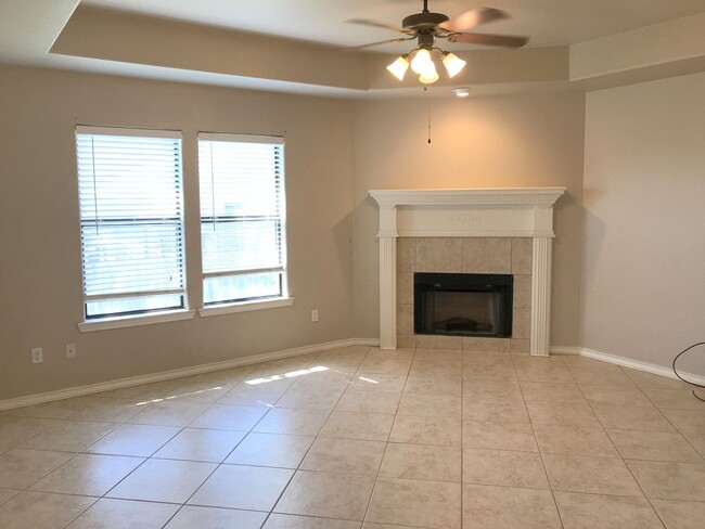 Building Photo - 15313 Guadalupe River Dr