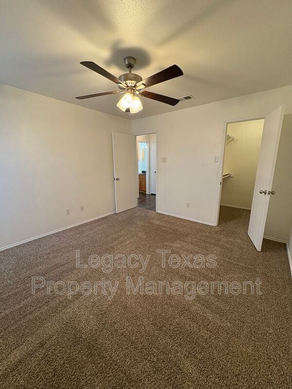 Building Photo - 641 Woodard Ave