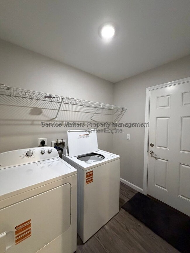 Building Photo - 5553 Riviera Dr