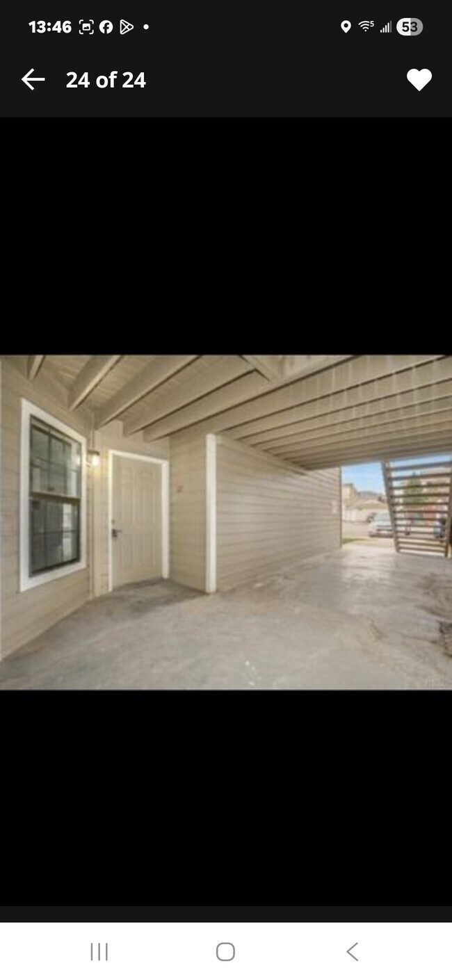 Building Photo - 12093 W Cross Dr