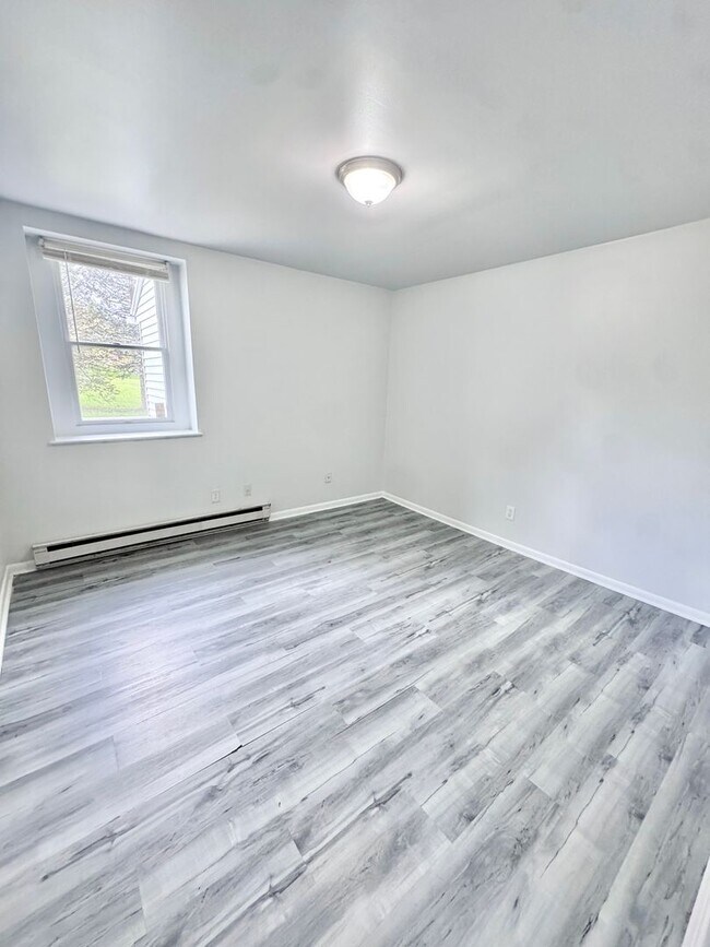 Building Photo - 8361 Schantz Rd